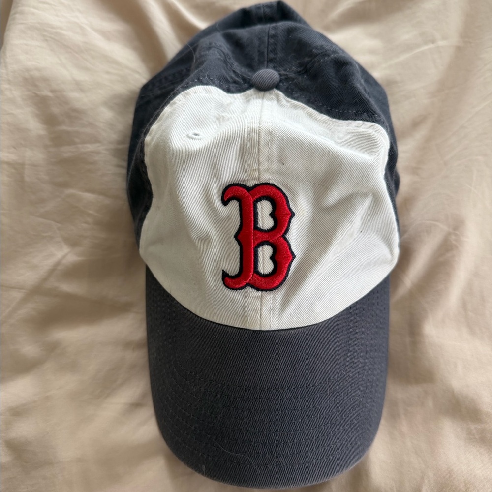 Boston 'B' Two-Tone Baseball Cap in White and Navy